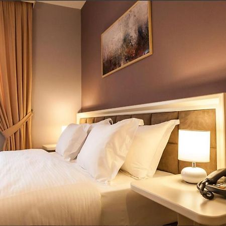 Hotelvila 22 Tirana Esterno foto