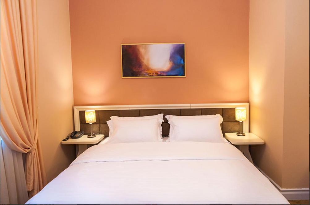 Hotelvila 22 Tirana Esterno foto