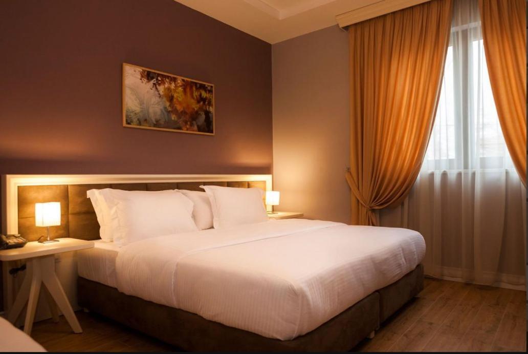 Hotelvila 22 Tirana Esterno foto
