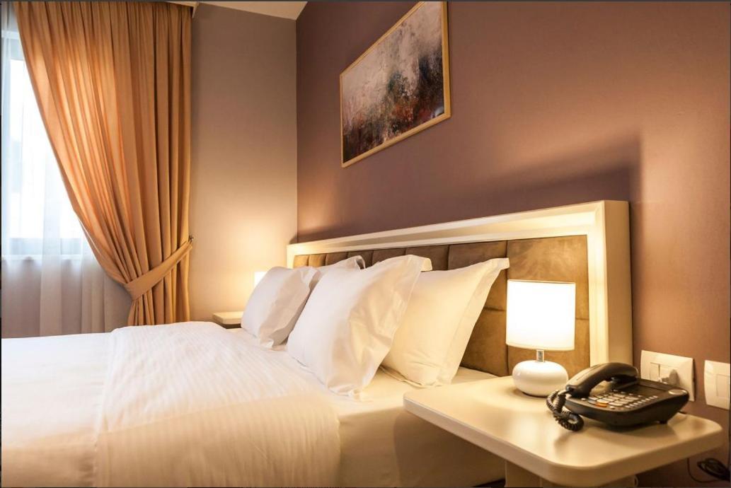Hotelvila 22 Tirana Esterno foto